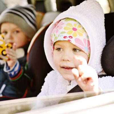 4 essentials items to babyproof your car