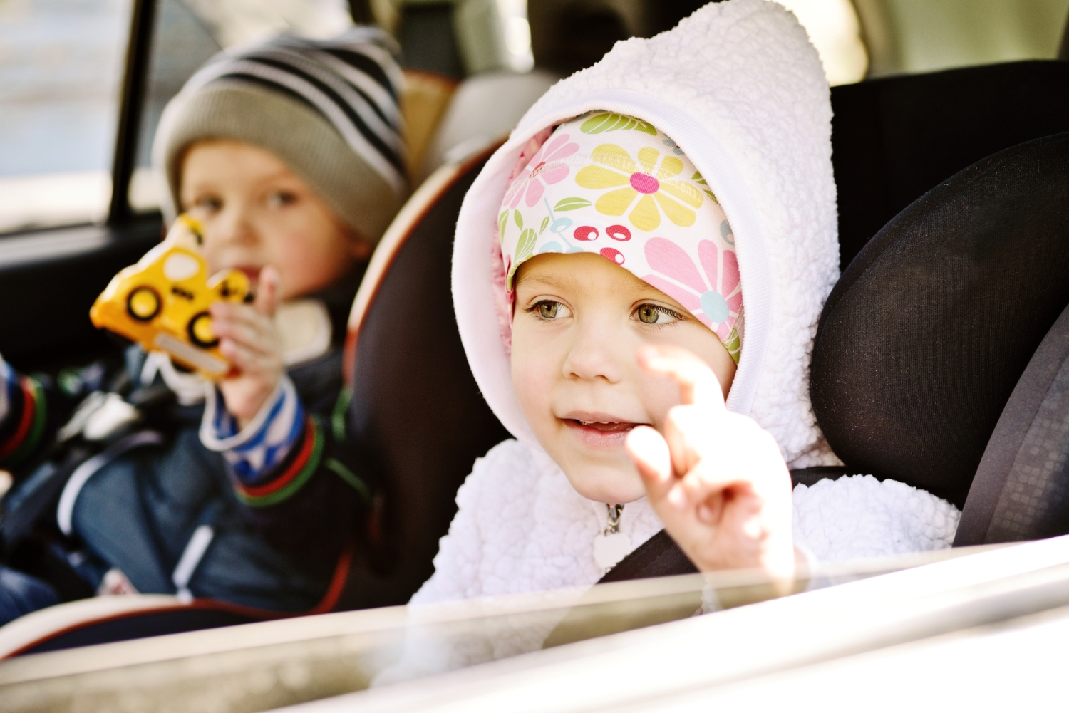 4 essentials items to babyproof your car