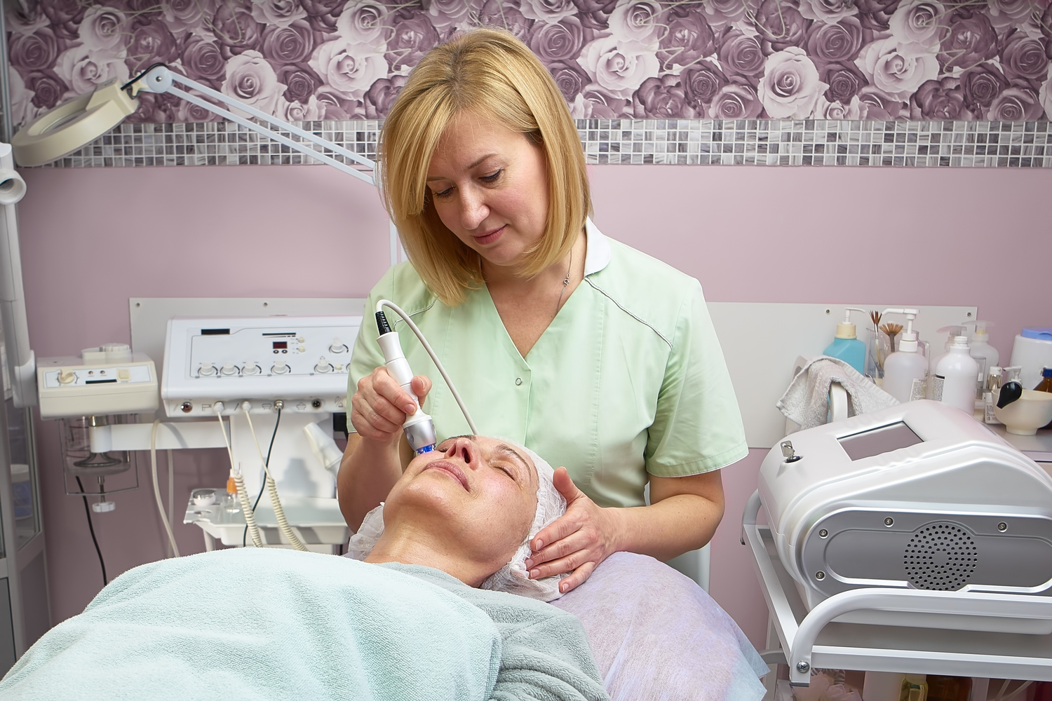 Tips to remember before opting for a skin tightening treatment